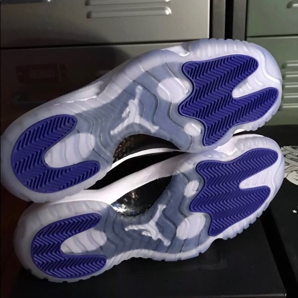 Air Jordan Retro 11 SpaceJam - Picture 6 of 6